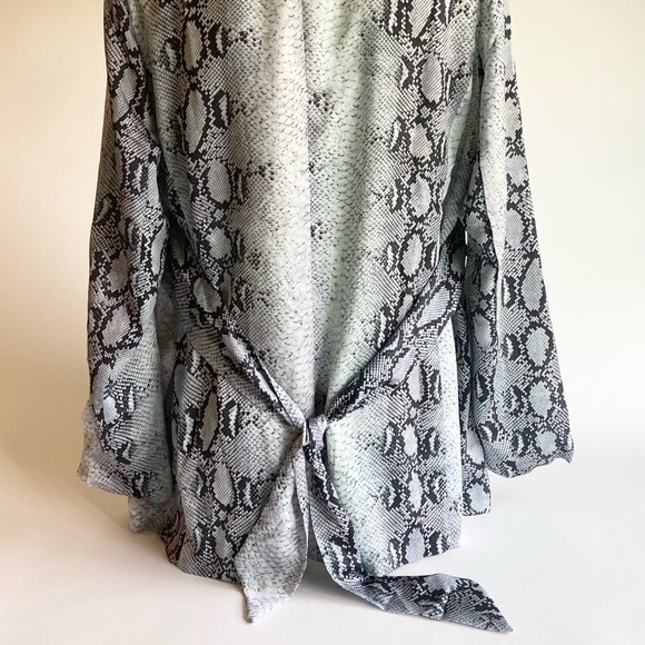 New Animari Blue Grey Snake Print Polyester Light Weight Blazer size L - Picture 8 of 15